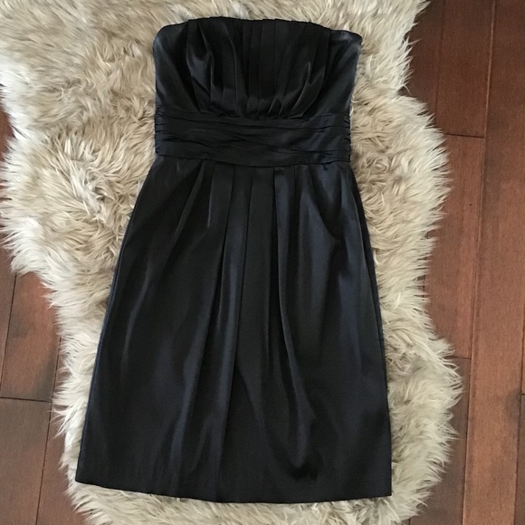 Very Flattering Strapless Black Dress - Picture 2 of 10